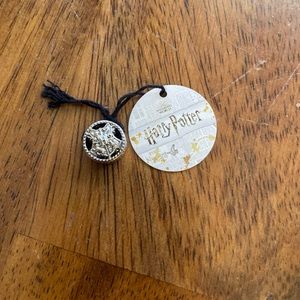 Pandora Harry Potter crest/castle bead